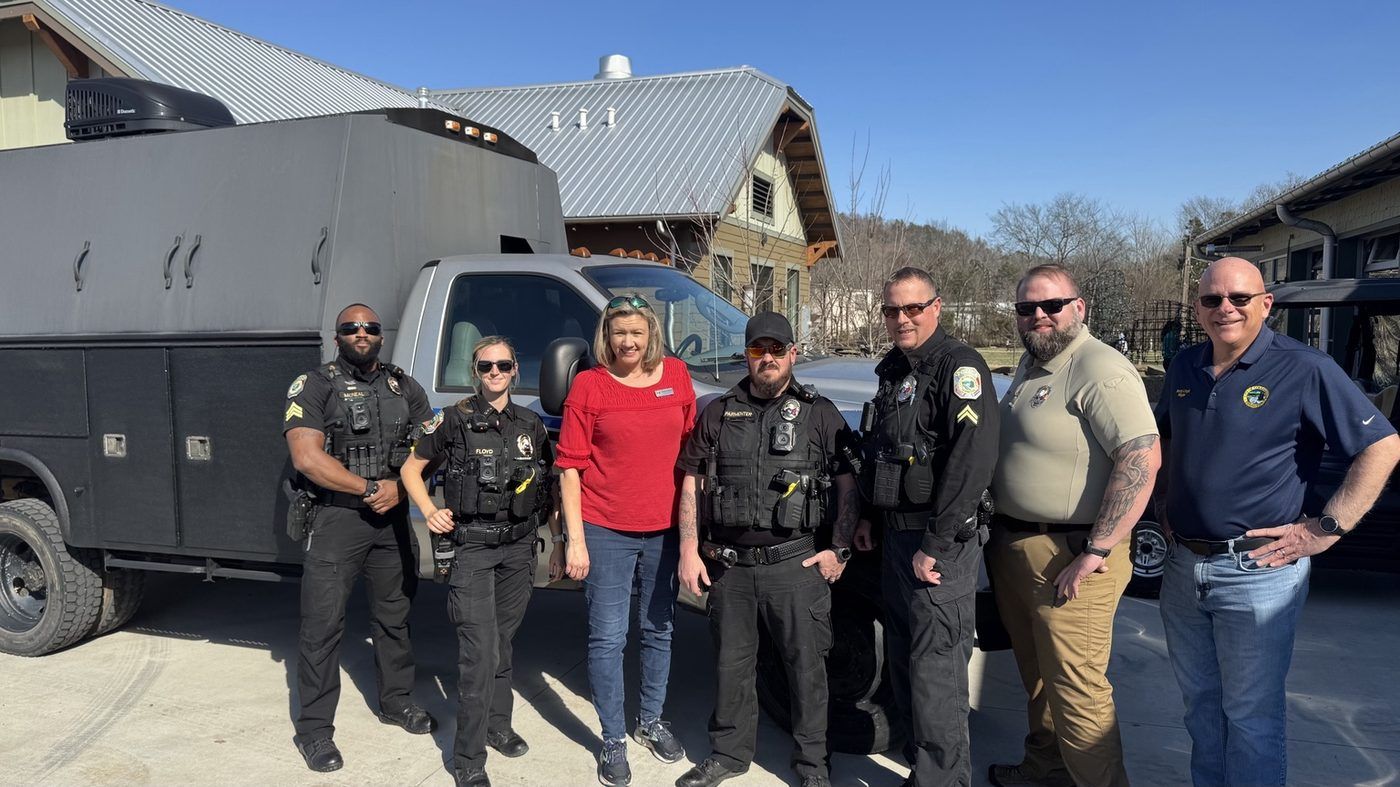 Laura with Collegedale police officers